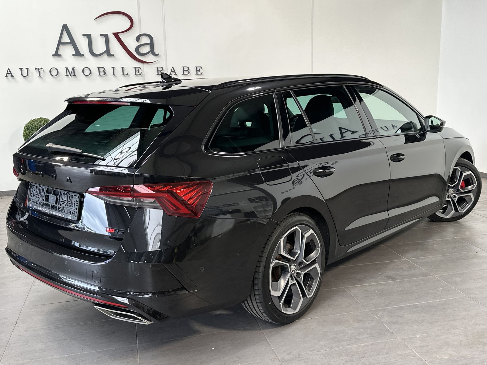 Fahrzeugabbildung SKODA Octavia Combi RS Plus NAV+LED+ACC+AHK+SHZ+CANTON