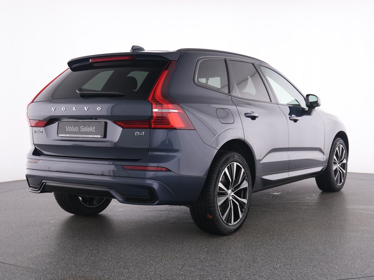 Volvo XC60 B4 Plus Dark AHK FAP PANO LICHTPAK LM foto 3
