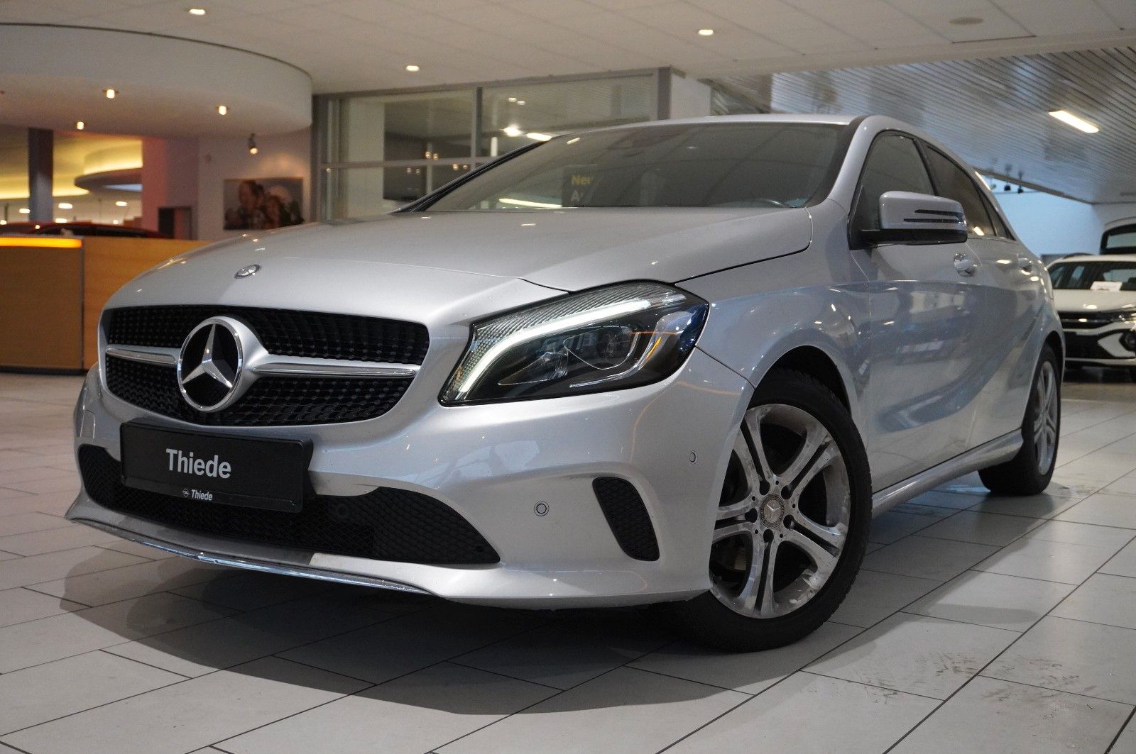 Fahrzeugabbildung Mercedes-Benz A 220 CDI BLUEFFI. NAVI/LED/KAMERA/SHZ/SPORT/AHK