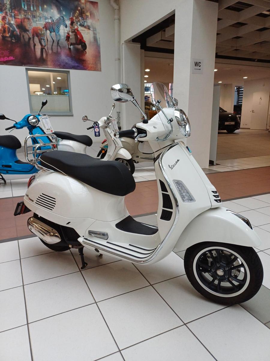 Vespa GTS 125 Super *Klappträger + Scheibe*