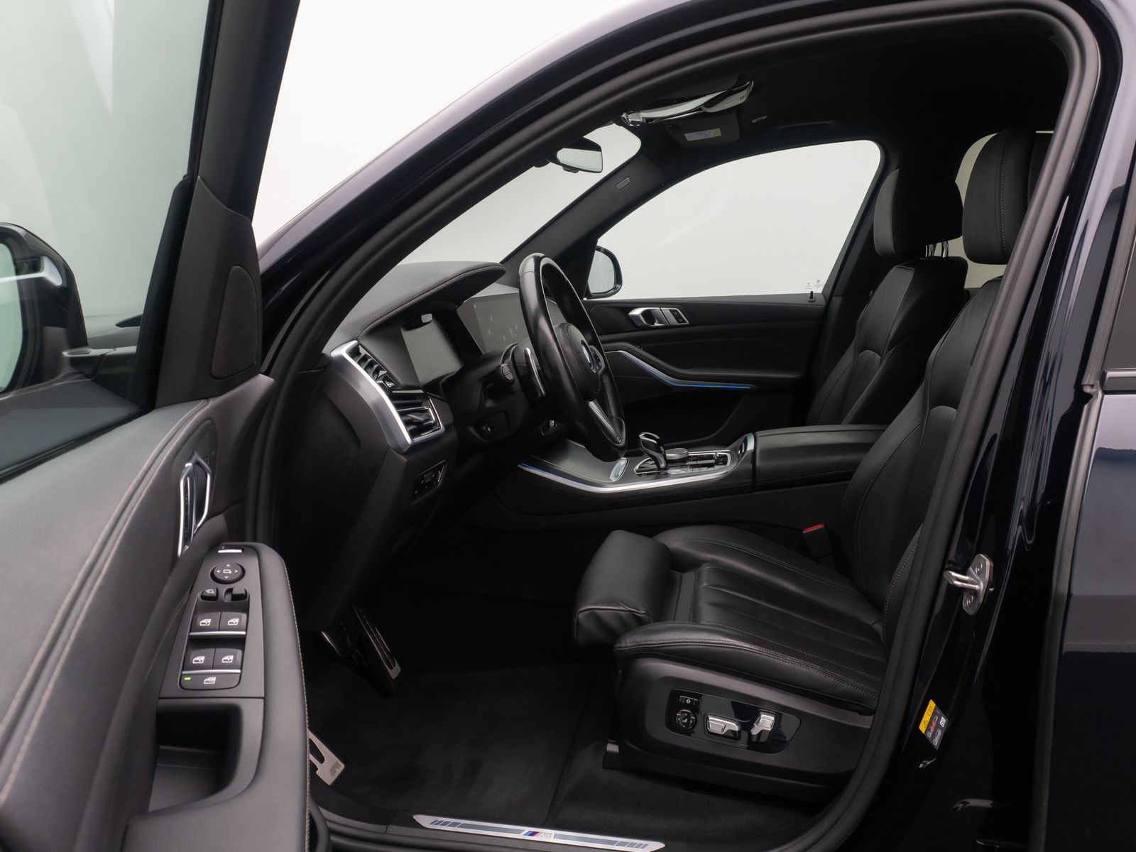 Fahrzeugabbildung BMW X5 xD45e M Sport HUD Kamera AHK Alarm DAB 21Zoll