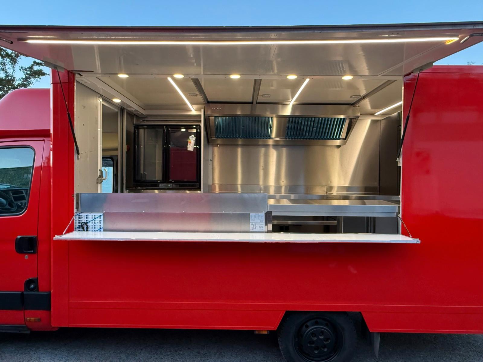 Iveco Foodtruck/ Imbisswagen - komplett ausgestattet