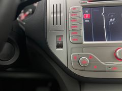 FORD Kuga Titanium / RENTNER/ NUR 53.tKM /AHK /AUTOM FORD Kuga Titanium / RENTNER/ NUR 53.tKM /AHK /AUTOM
