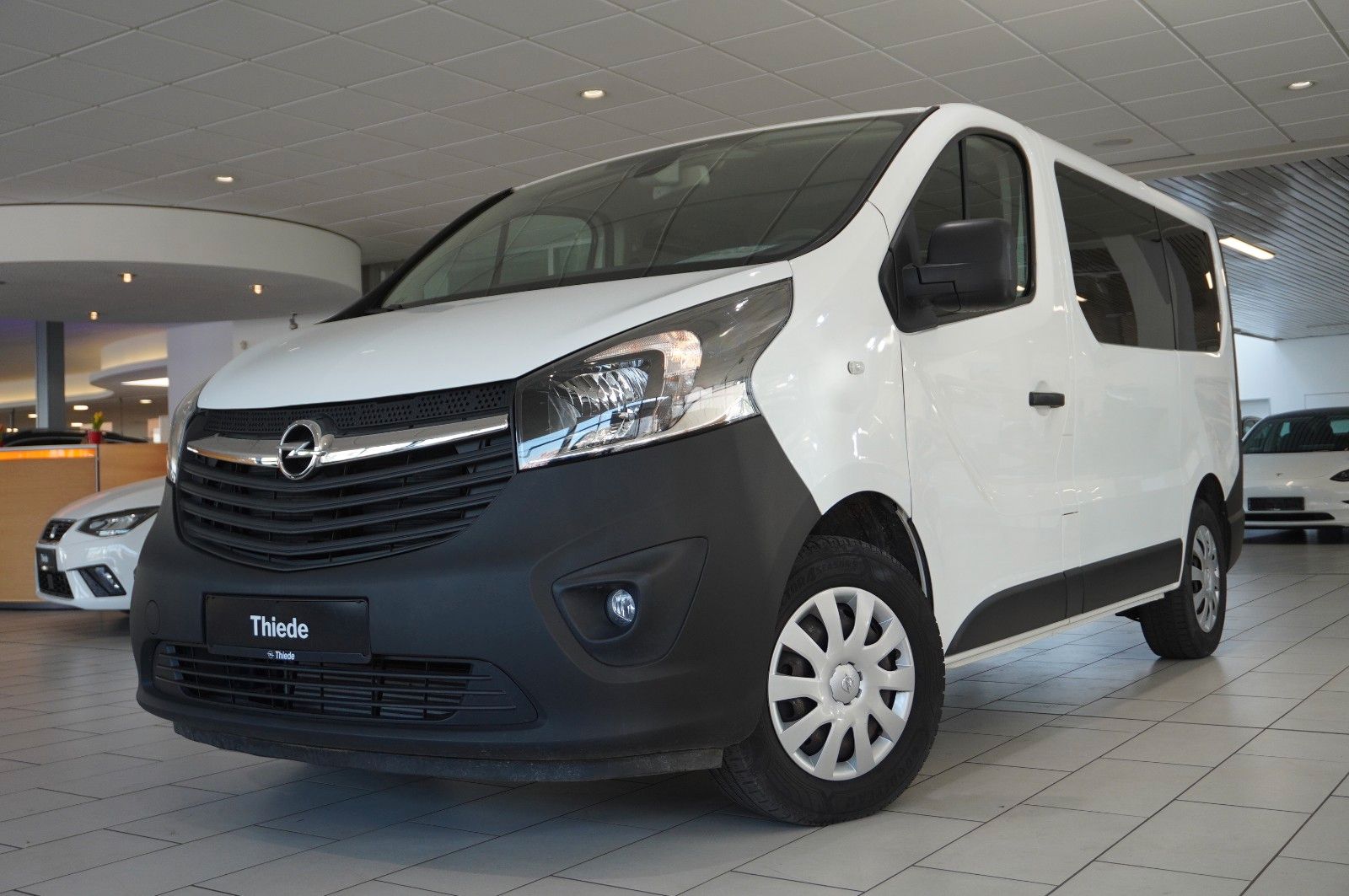 Fahrzeugabbildung Opel Vivaro B 1.6D KOMBI 8-SITZE L1H1 KLIMA/PDC/TEMP.