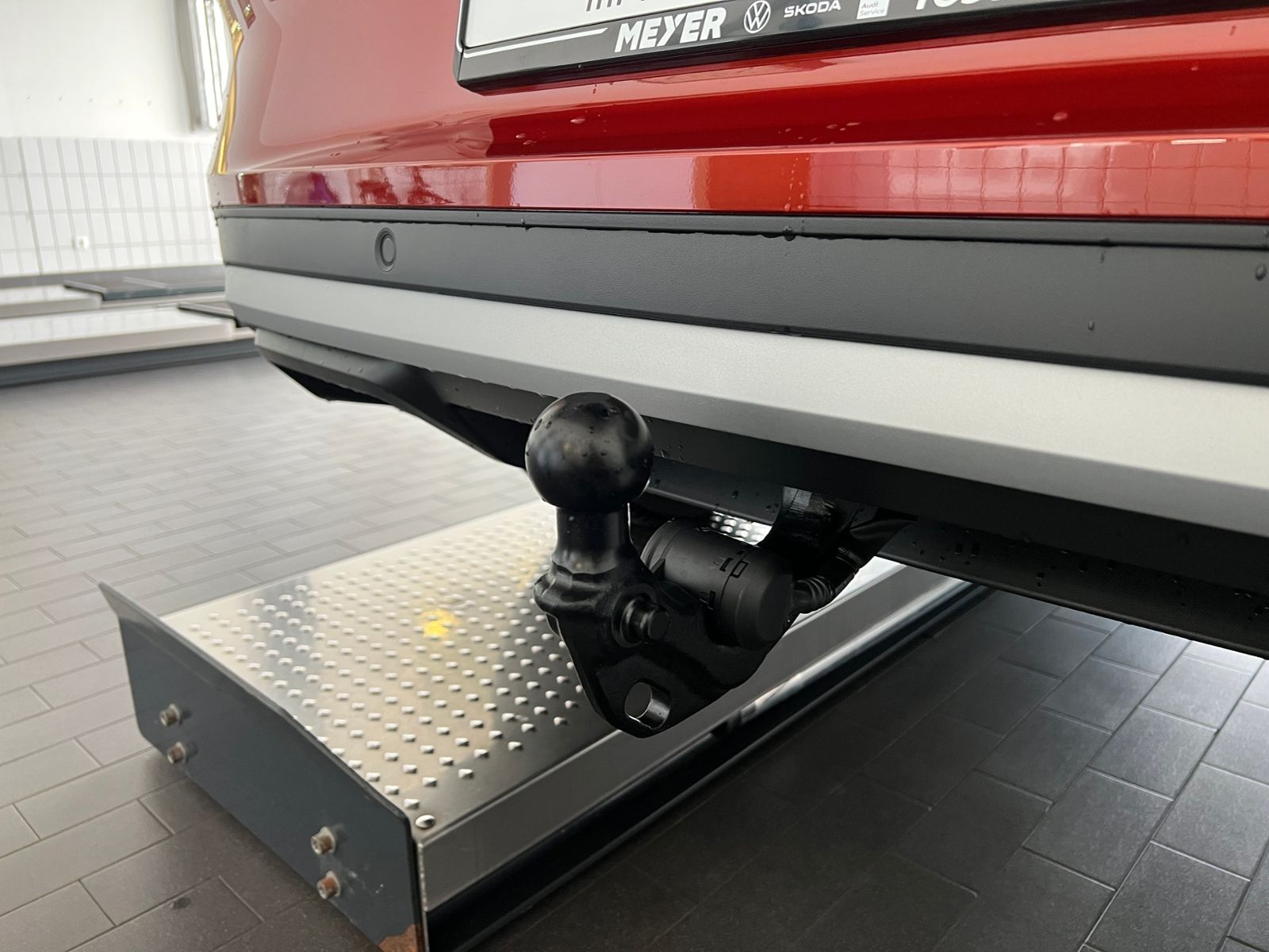 Fahrzeugabbildung Volkswagen T-Roc  Life 1.5 eTSI DSG *AHK, Ganzjahresreifen,