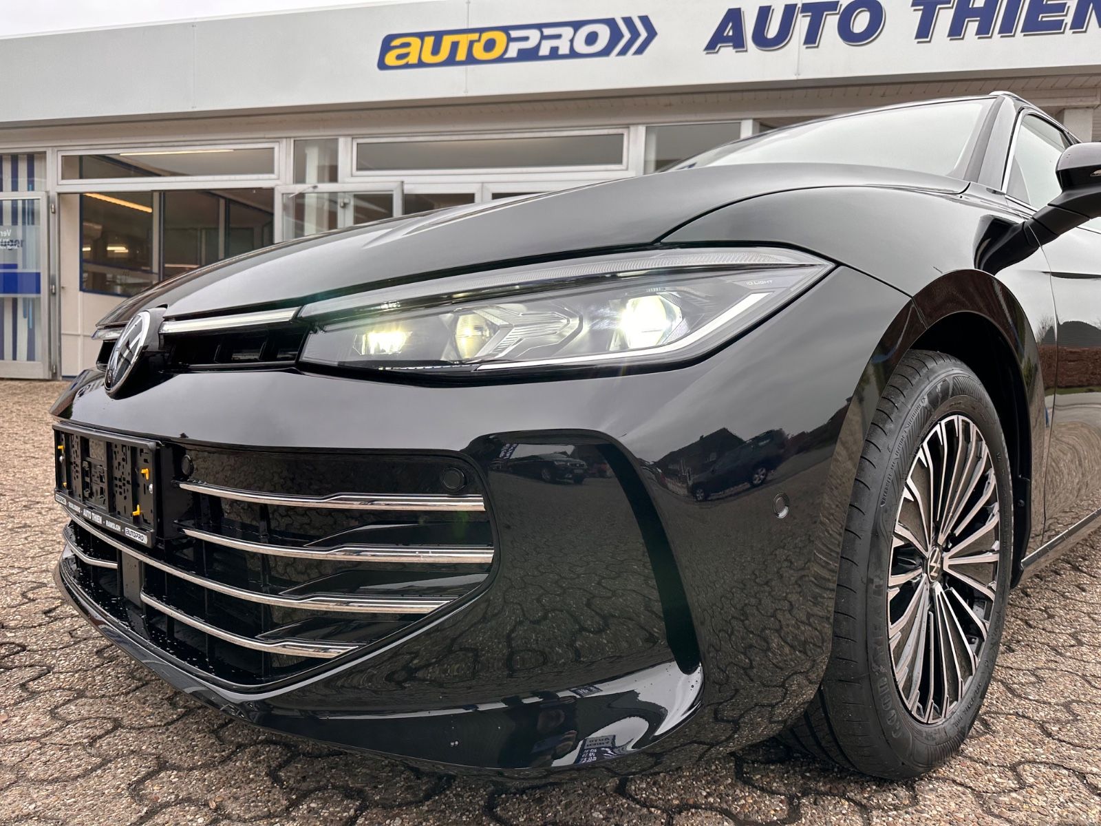 Fahrzeugabbildung Volkswagen Passat Variant 2.0 TDI Elegance Matrix/AHK/Navi