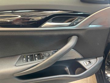 BMW 520 Touring 520 d *1.HAND*HUD*NAVI*KAM*LED*AHK*