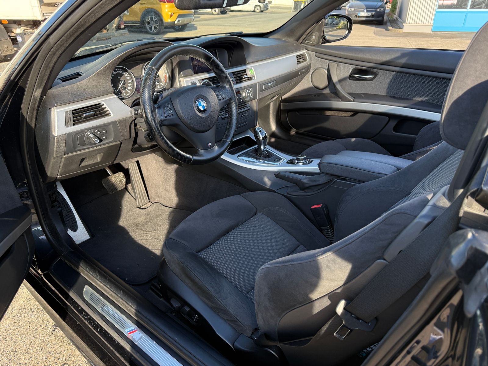 Fahrzeugabbildung BMW 335i Cabrio M-Paket H/K XENON NAVI