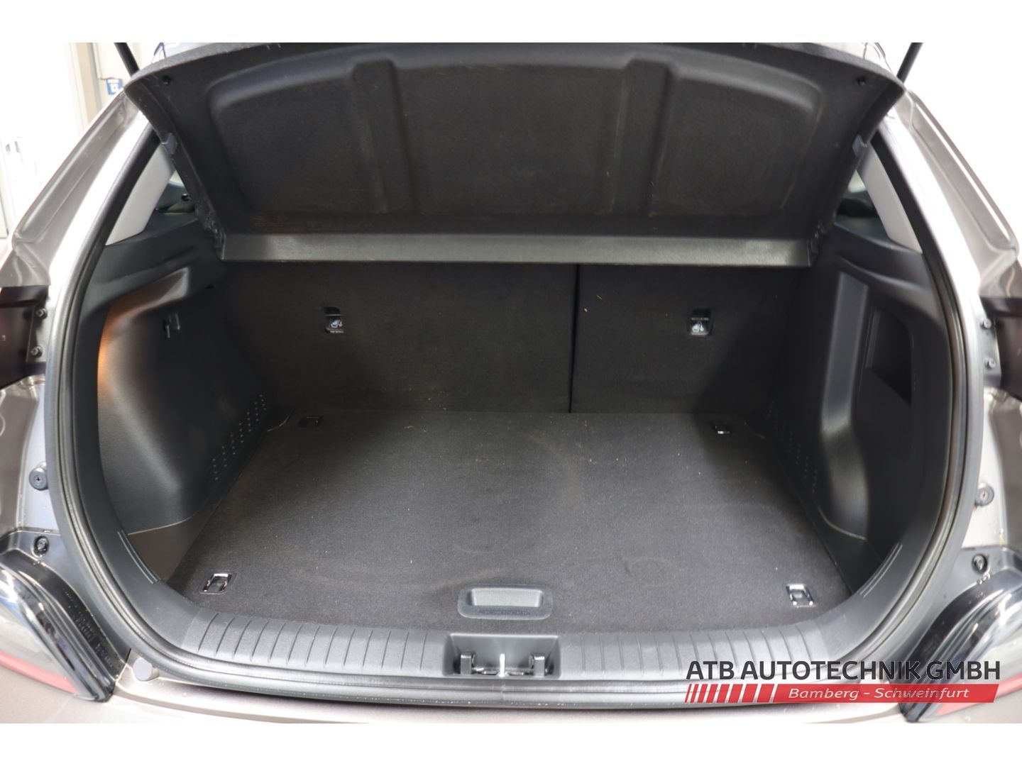 Fahrzeugabbildung Hyundai KONA Elektro Trend 2WD 39,2 kWh 96,6% SOH LED AC