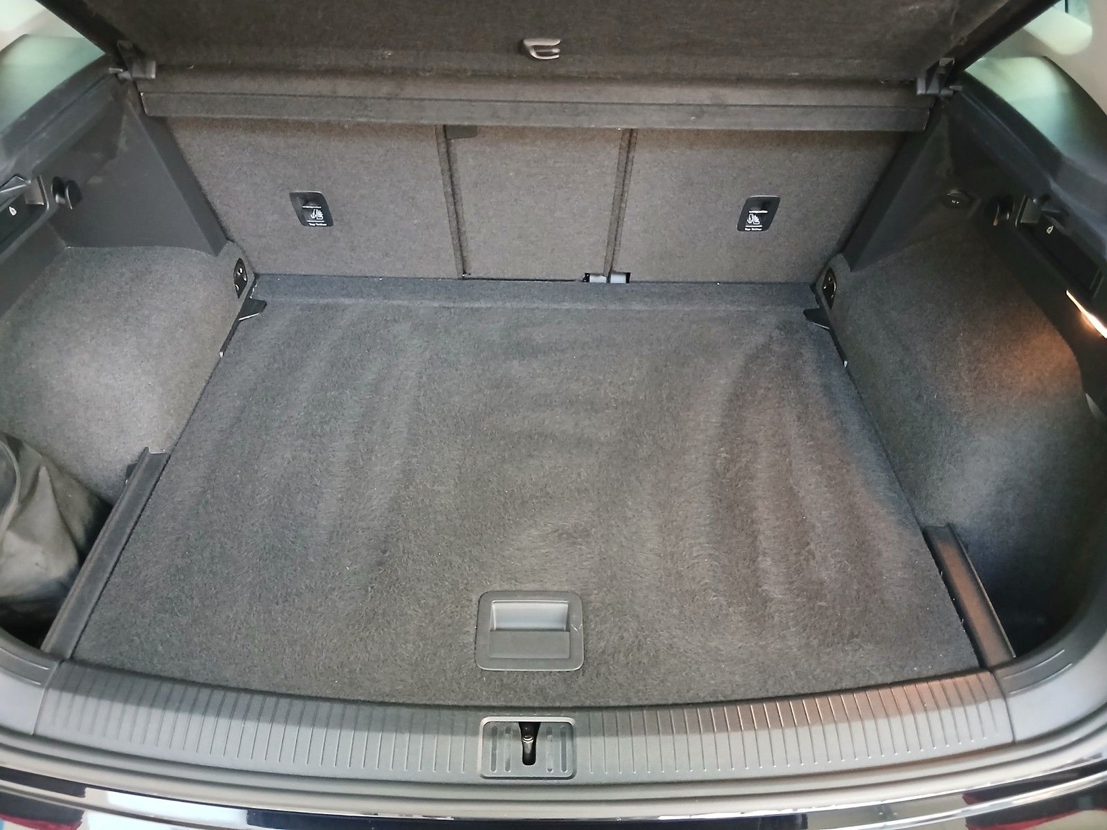 Fahrzeugabbildung Volkswagen Tiguan 4 Motion Comfortline +AHK + Light-Assist