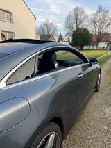 Mercedes-Benz E 400 4MATIC 2.Hand PANO BURMESTER WIDESCREEN - mit Benzin-Antrieb: Coupe, Grau, Dachreling