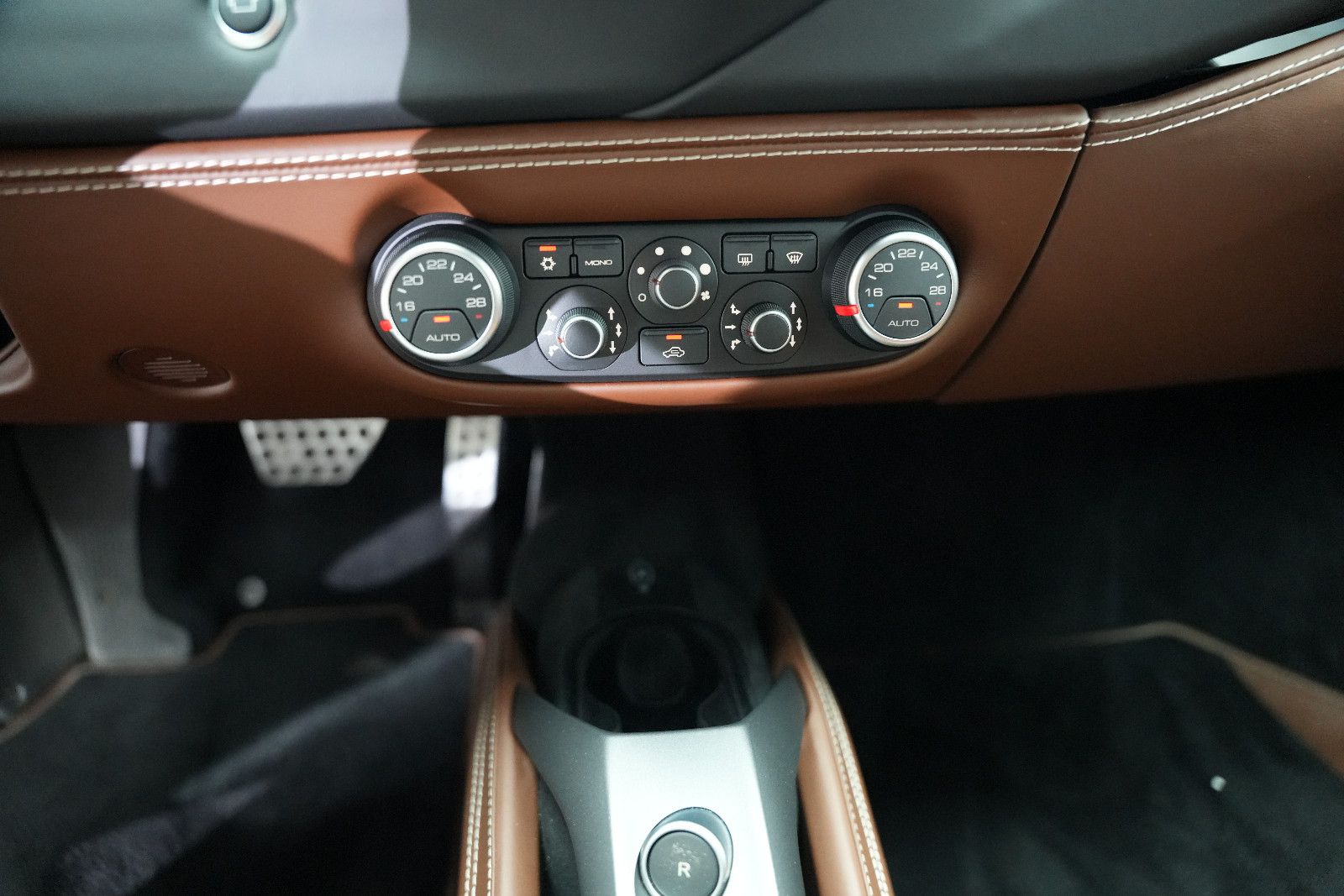 Fahrzeugabbildung Ferrari 488 GTB GTB Coupé DCT/SCUDERIA/KAMERA/