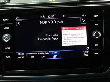 Volkswagen Touran 2.0 DSG R-Line 7-Sitze AHK Kamera