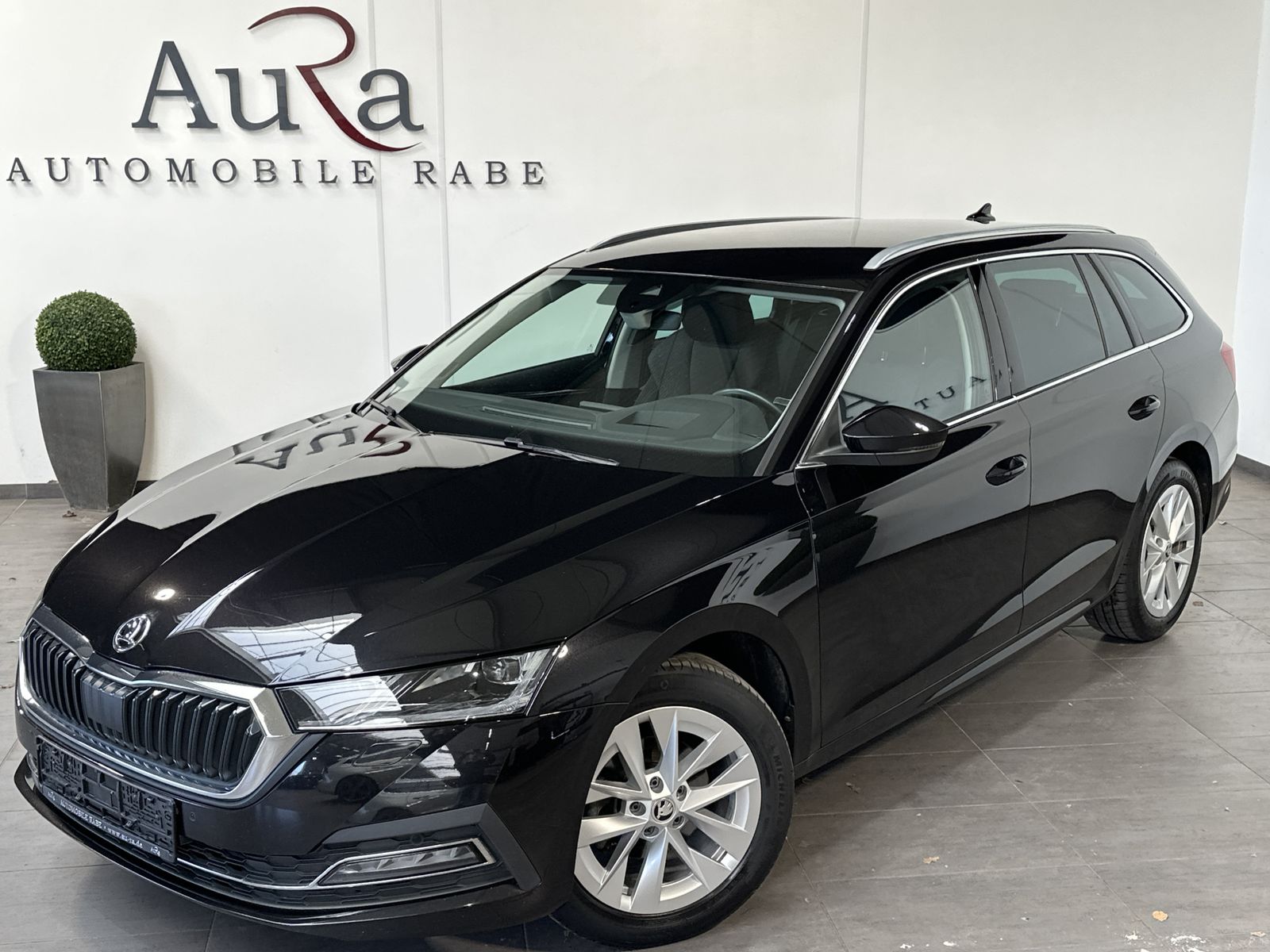 Fahrzeugabbildung SKODA Octavia Combi 2.0 TDI DSG Style NAV+LED+HEAD-UP