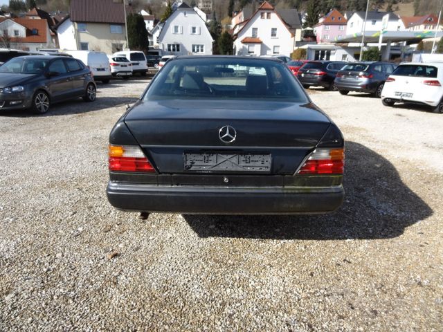 Fahrzeugabbildung Mercedes-Benz E 220 Coupe/Leder/2.Hand/Schiebedach/