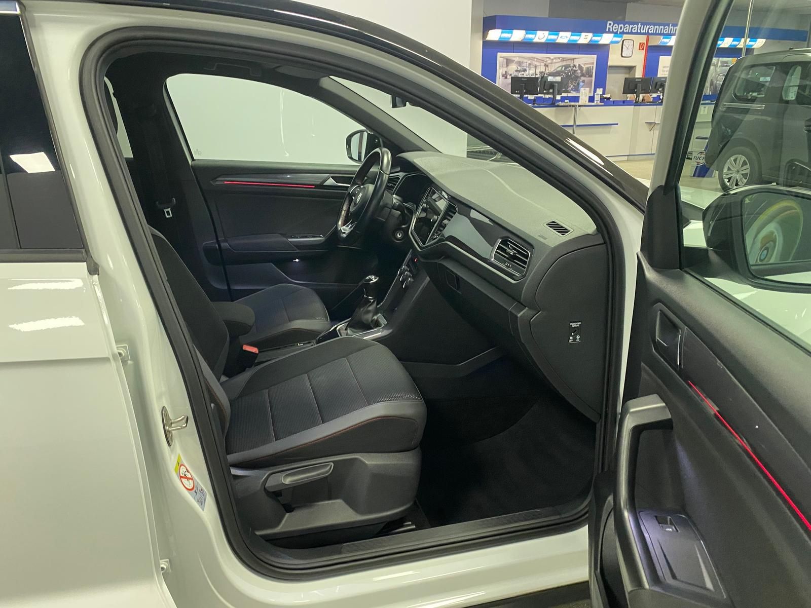 Fahrzeugabbildung Volkswagen T-Roc 1.5 16V TSI Sport R-Line+PDC+ALU+LED
