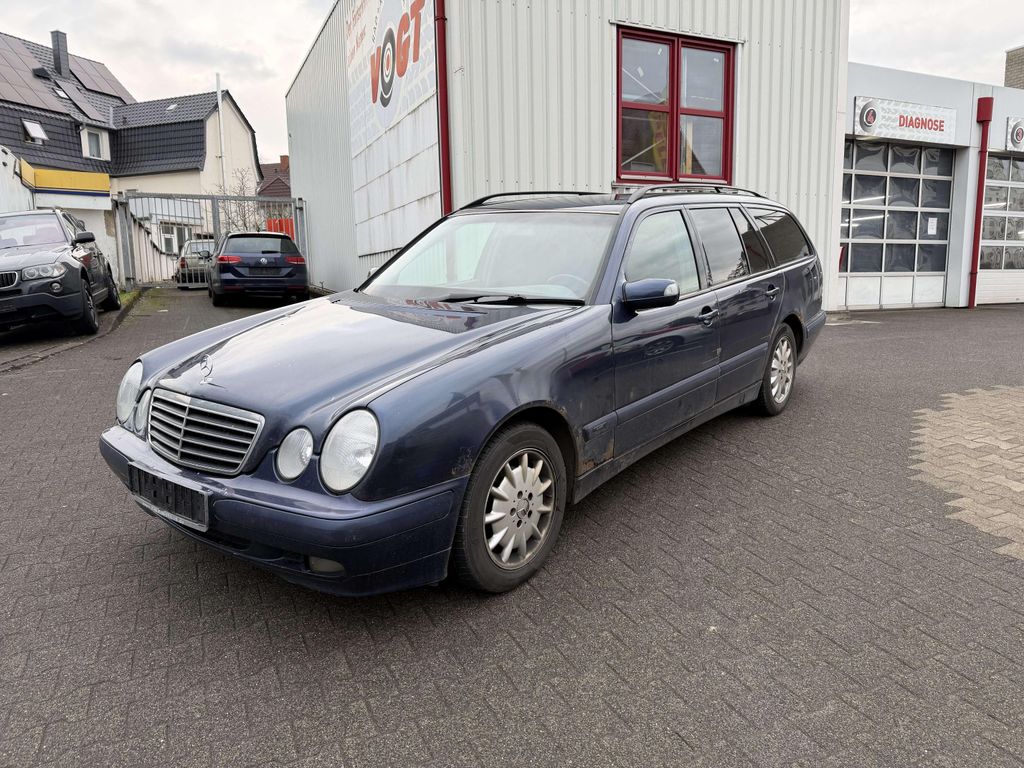 Mercedes-Benz E 240