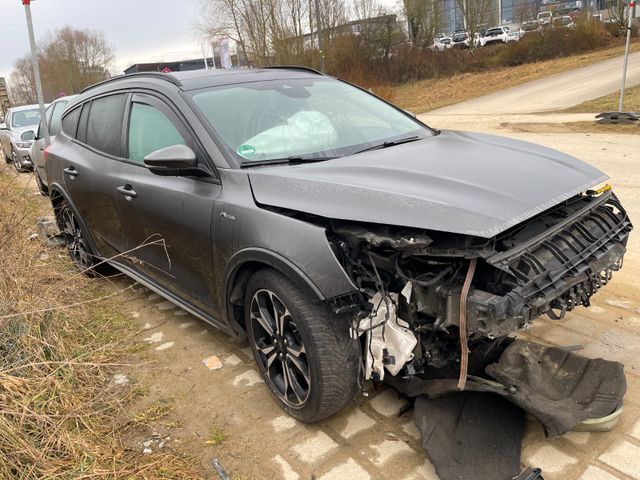 Ford Focus Turnier Active *PANO*NAVI*CARPLAY*TEMP*LED