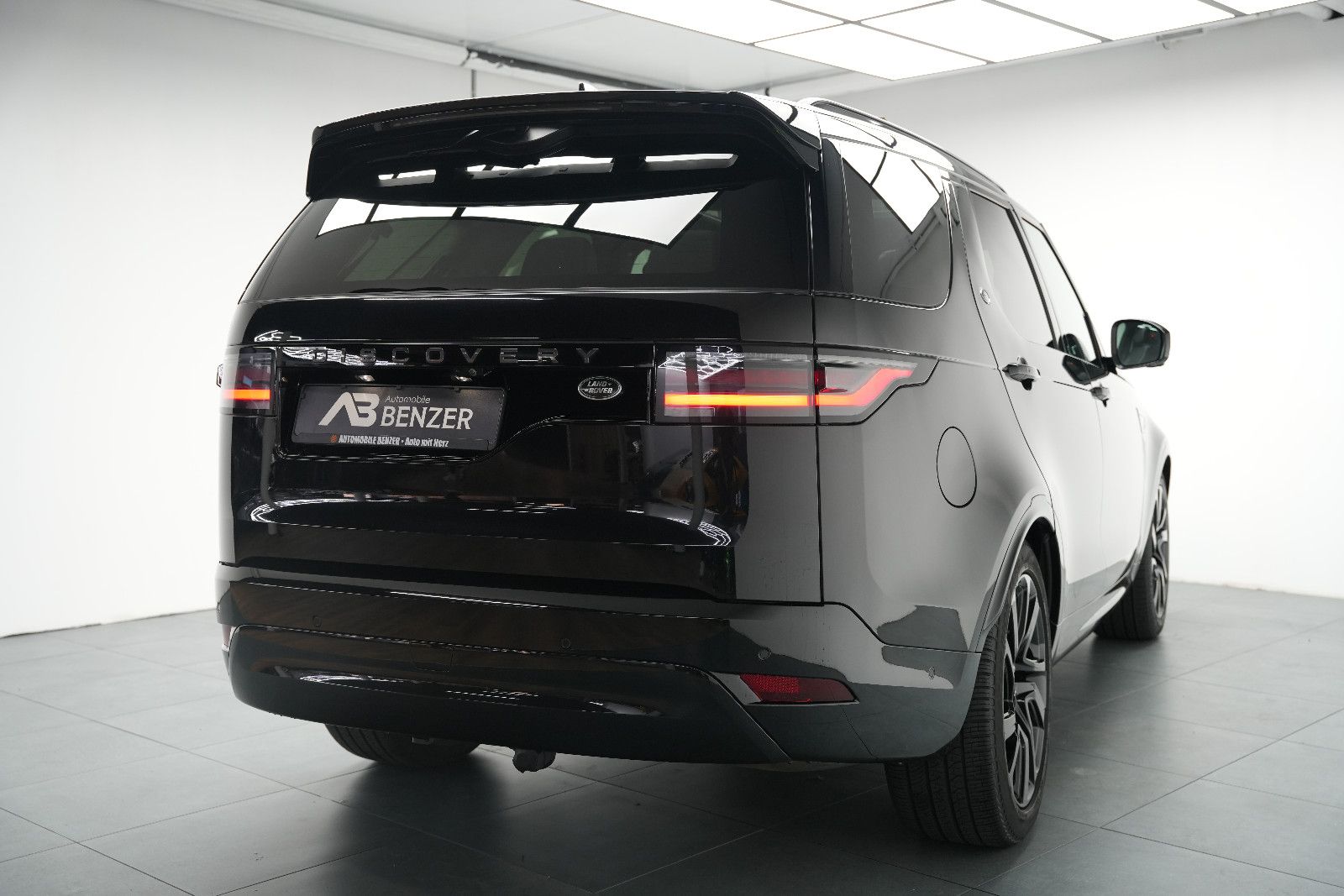 Fahrzeugabbildung Land Rover Discovery R-Dynamic AWD/7-SITZER/360'°Cam/AHK