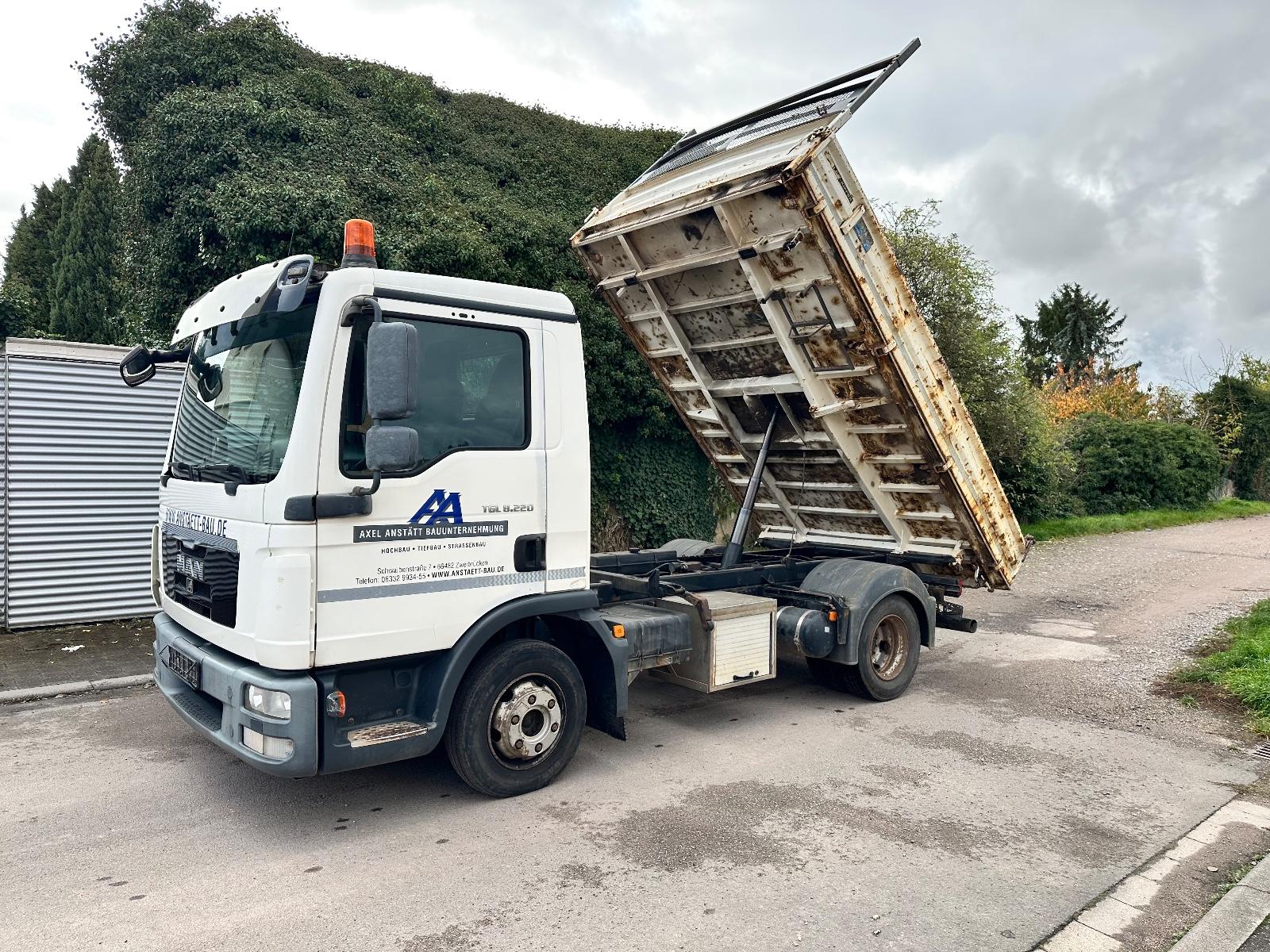 MAN 8.220 TGL  Dreiseitenkipper