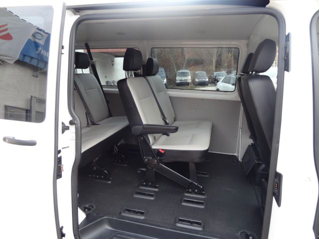 Fahrzeugabbildung Volkswagen T6 Transporter/Kombi lang/AHK/58.500Km/9 SITZER