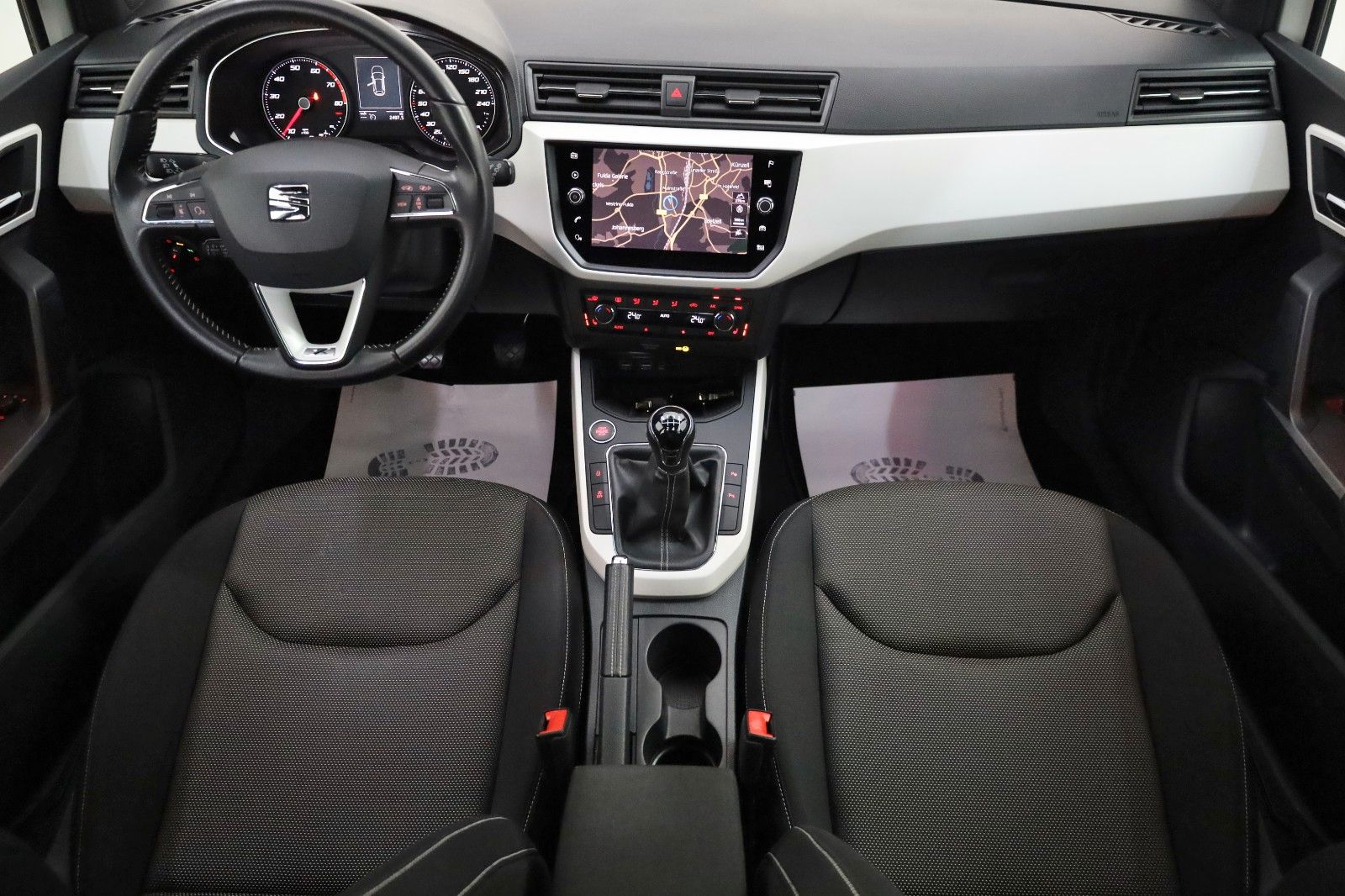 Fahrzeugabbildung SEAT Arona Xcellence Navi,SH,PDC,Kamera,SR+WR