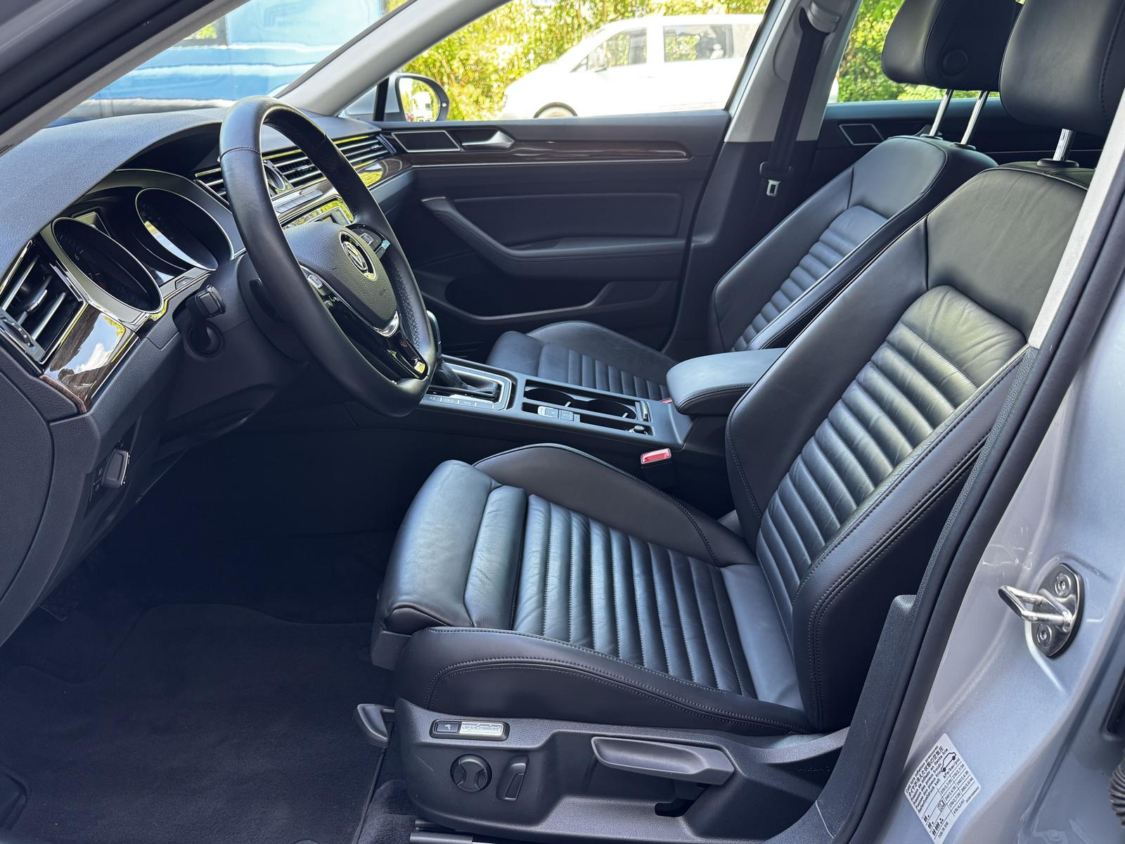 Volkswagen Passat Highline BI-Xenon ACC Kamera Navi Leder
