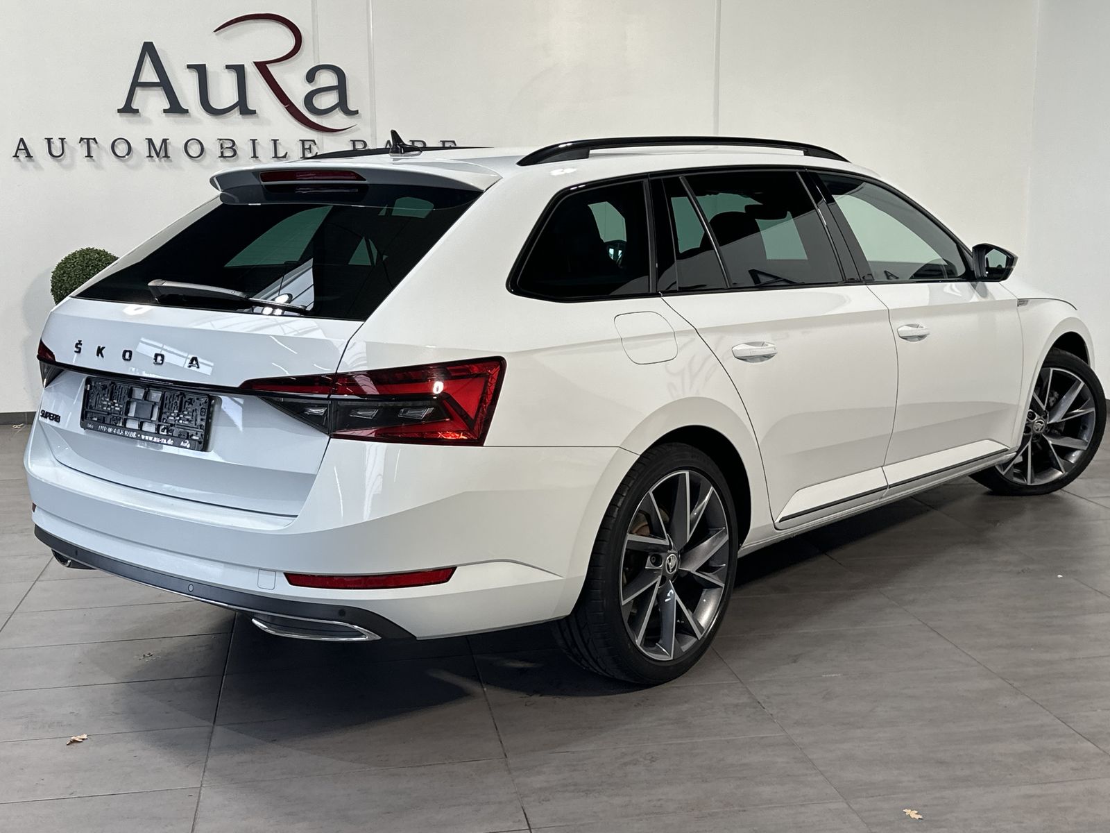 Fahrzeugabbildung SKODA Superb Combi 2.0 TDI DSG Sportline NAV+LED+VCOCK