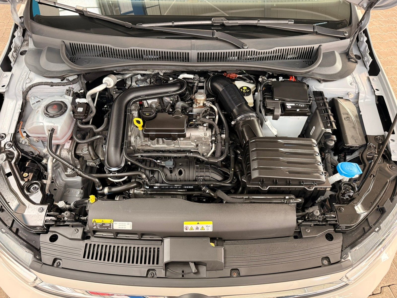 Fahrzeugabbildung Volkswagen Polo 1,0 TSI Life 5-Gang Schaltung + App Connect