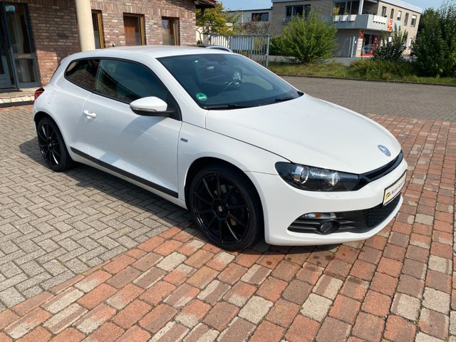 Volkswagen Scirocco 2.0 TSI 155 kW Life+Bi-Xenon+Scheckheft