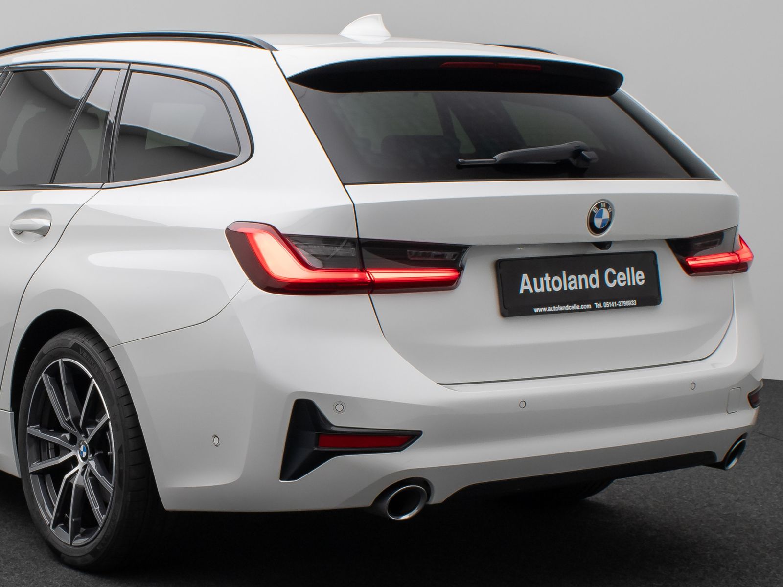 Fahrzeugabbildung BMW 320d xD Sport Line Panorama Laser 360° HUD HiFi
