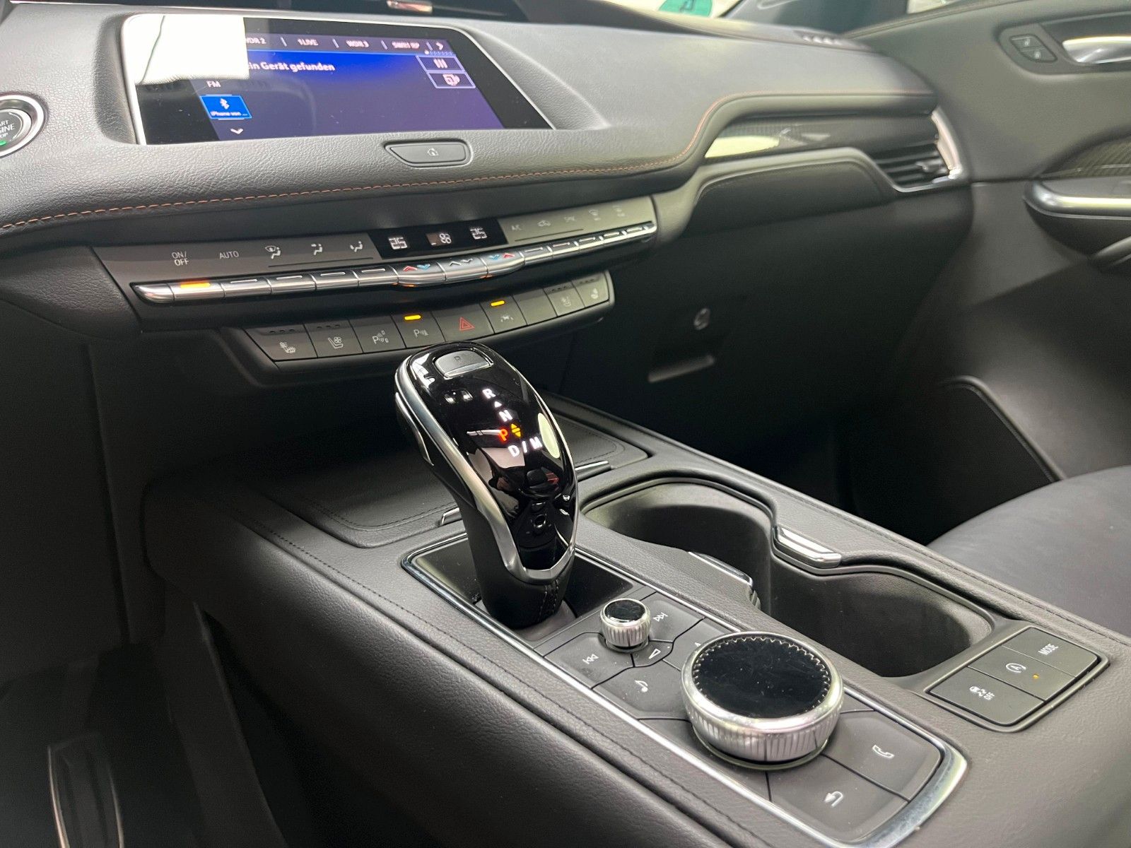 Fahrzeugabbildung Cadillac XT4 Sport AWD