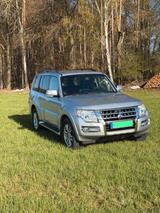 Mitsubishi Pajero 3,2 DI-D 4WD Edition 100 Automatik Ed...