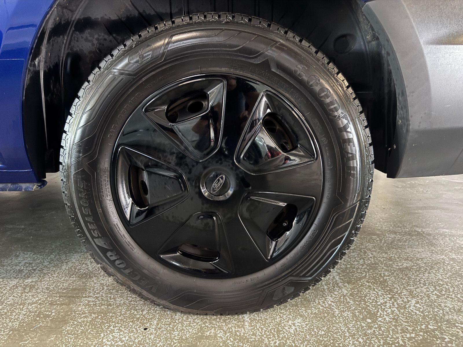 Fahrzeugabbildung Ford TOURNEO CUSTOM 2.2 TDCI WESTFALIA EUROLINE STHD