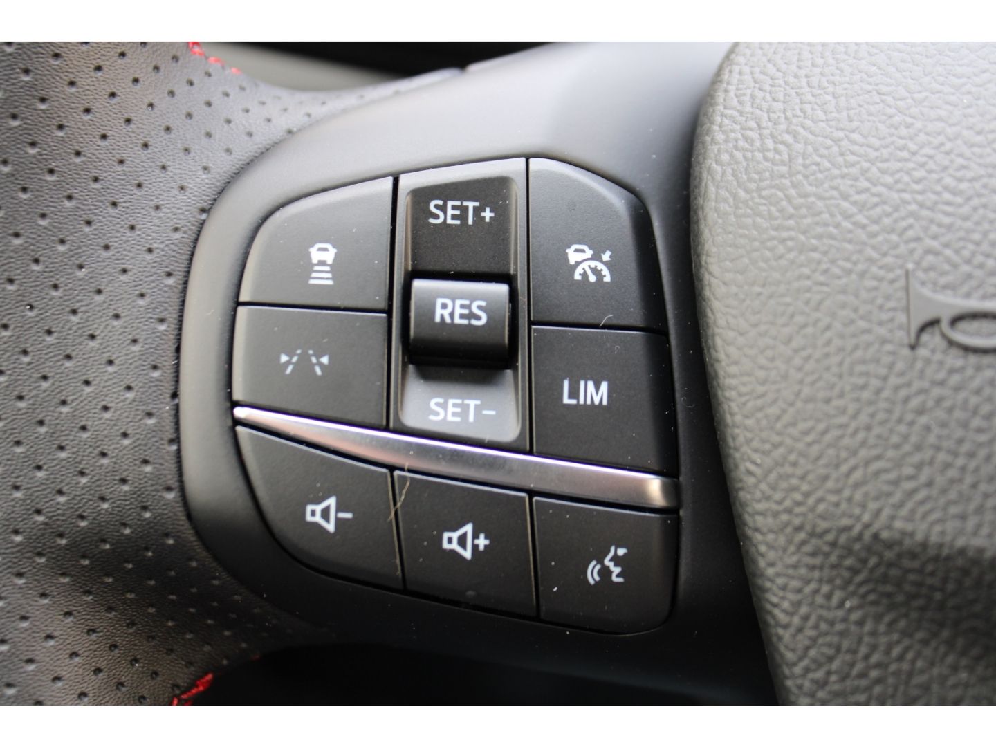FORD Kuga 2.5 Duratec FHEV ST-Line X 4x4 ACC AHK Pano - Image 17