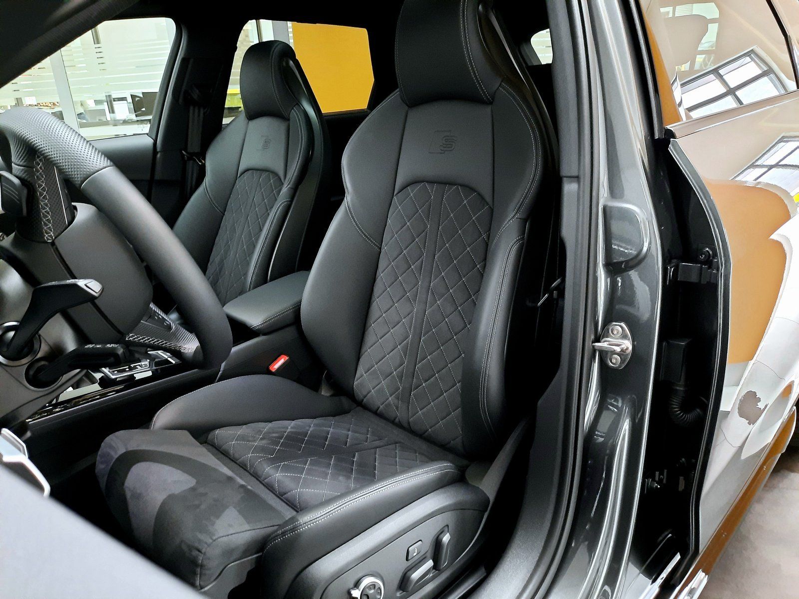 Fahrzeugabbildung Audi A4 Avant S-Line TDI Quattro *Standhzg*AHK*Panod*