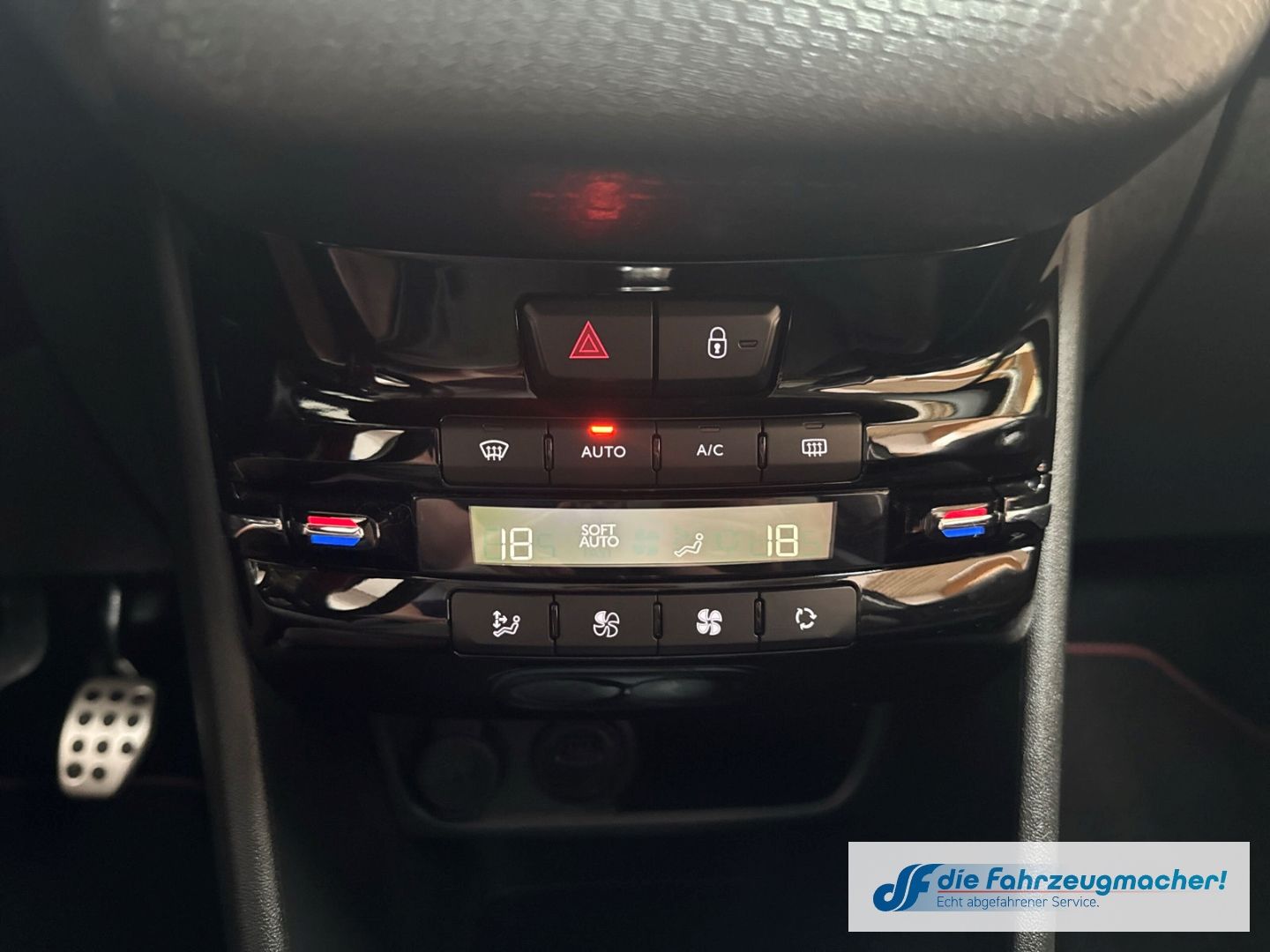 Fahrzeugabbildung Peugeot 2008 GT-LINE Allure Panorama Navi Leder ACC 2-Zo