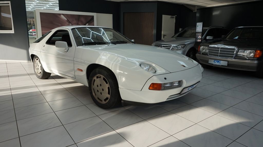 Porsche 928