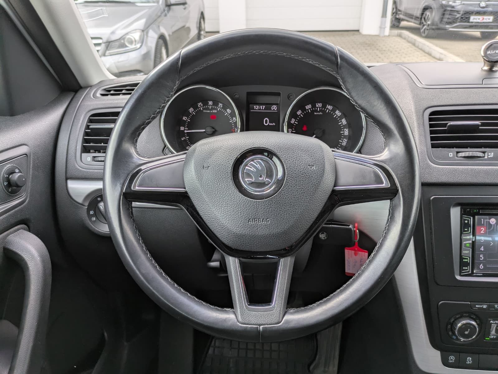 Fahrzeugabbildung SKODA Yeti 2.0 TDI Ambition 4x4 AHK*TEMP*PDC*SHZ