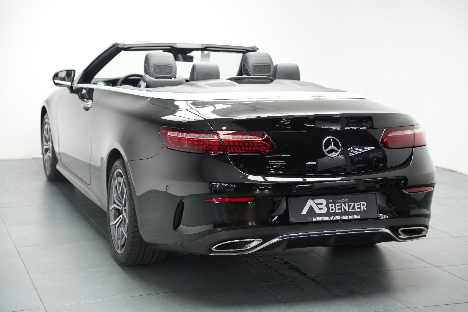 Fahrzeugabbildung Mercedes-Benz E 450 Cabrio AMG/BURMESTER/HUD/AMBIENTE/MASSAGE/