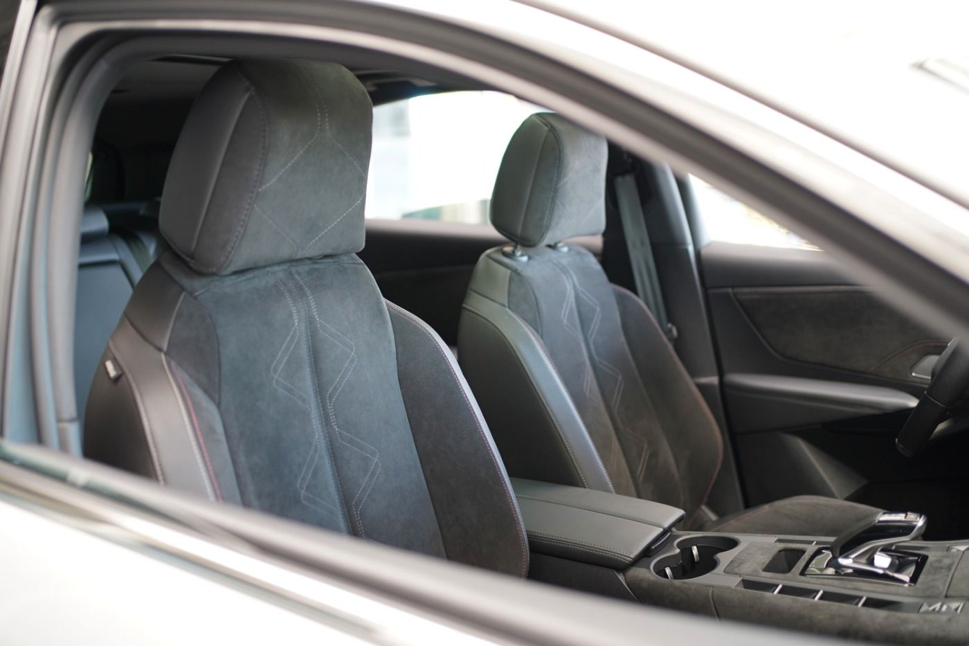 Fahrzeugabbildung DS Automobiles DS7 Crossback E-Tense 225 Performance Line+