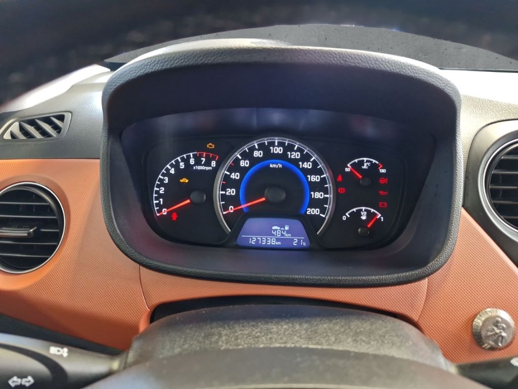 Fahrzeugabbildung Hyundai i10 1.2 FIFA World Cup Klima SHZ Radio Isofix Al