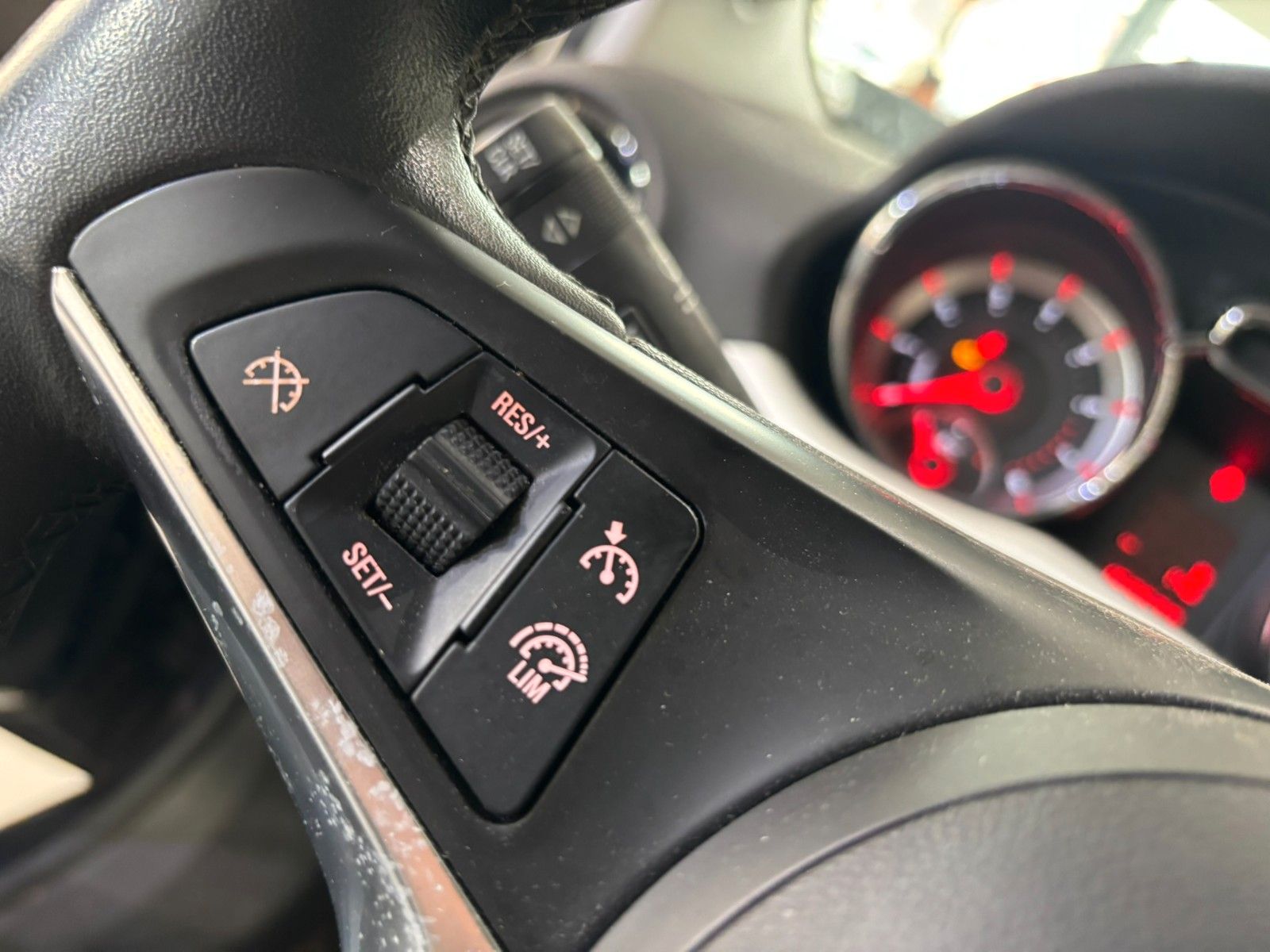 Fahrzeugabbildung Opel Adam Jam 1.2 SHZ/ALU16/LHZ/BT/KLIMA/ALLWETTER