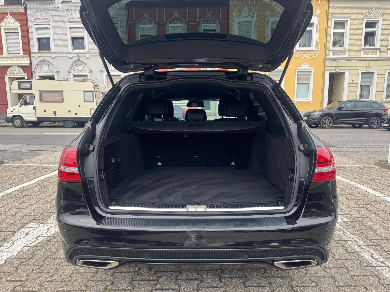 Fahrzeugabbildung Mercedes-Benz C 180 T AMG LINE BURMESTER AHK KAMERA LED
