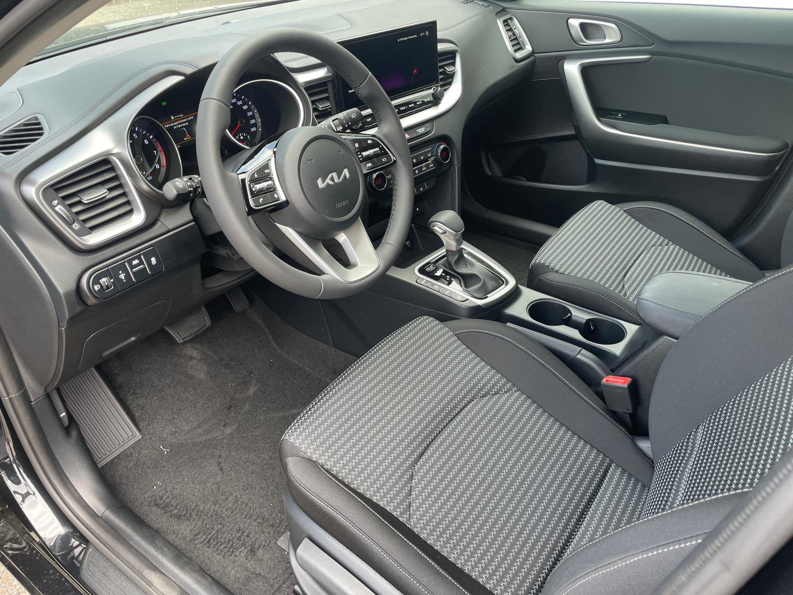 Kia CEED SW 1.5T DCT7 KEYLESS LED PDC V+H 17´´ALU