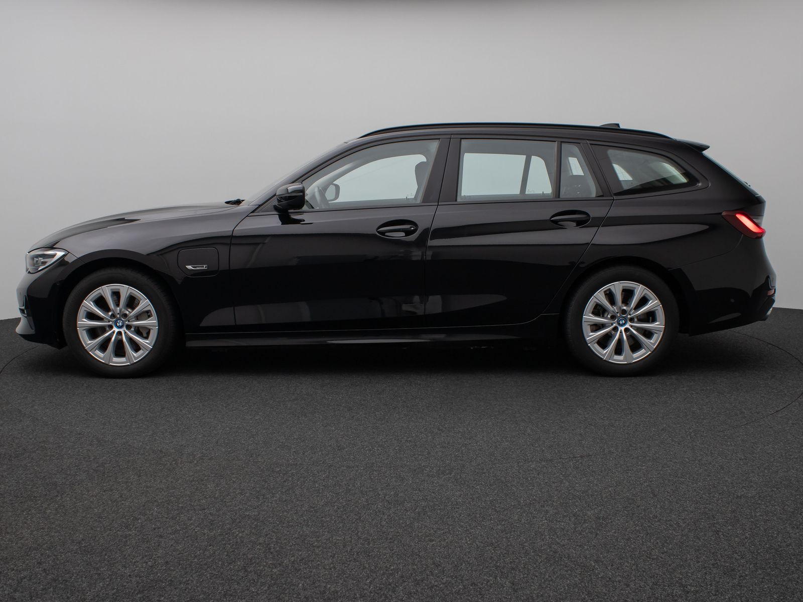 Fahrzeugabbildung BMW 330e Alarm Kamera DAB Stop&Go M Sportleder LED
