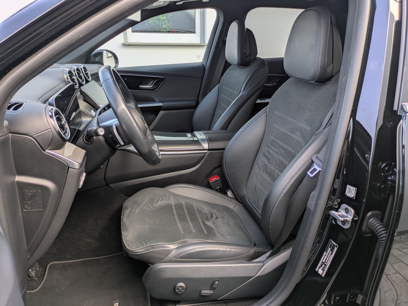Fahrzeugabbildung Mercedes-Benz GLC 300 d 4M AMG PANO*DIGITAL-LIGHT*ACC*AHK*20"