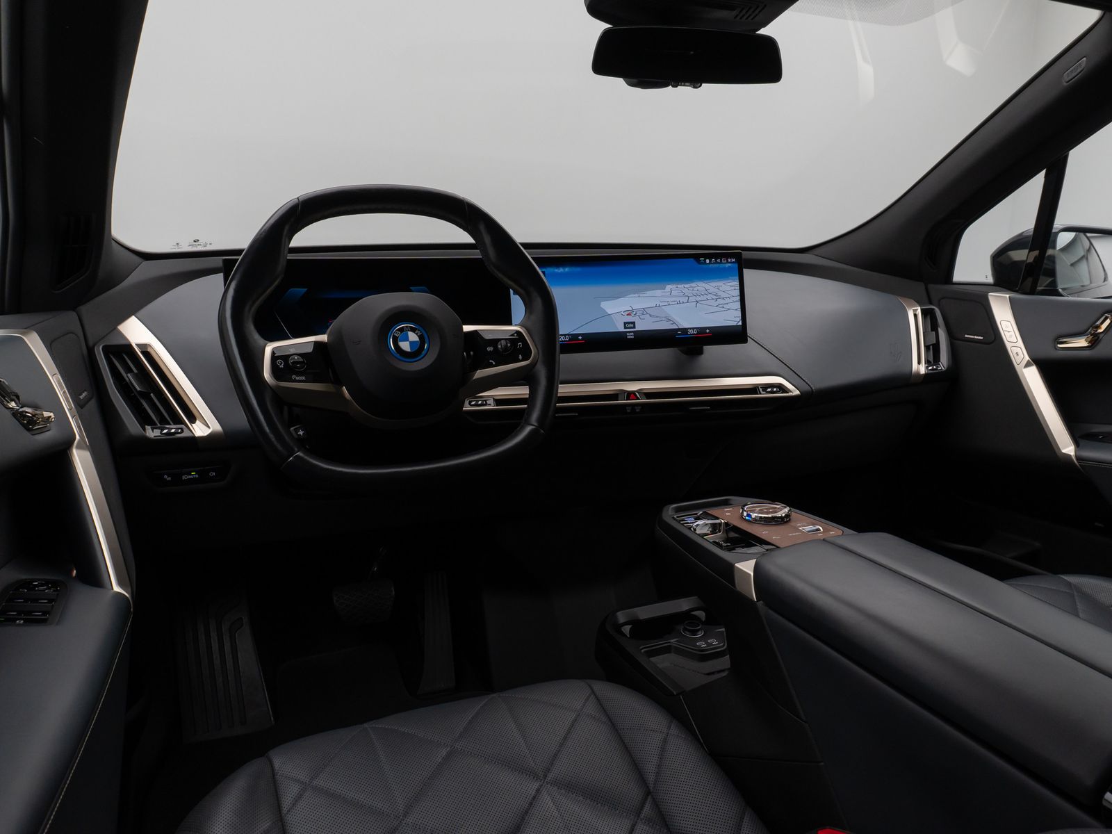 Fahrzeugabbildung BMW iX xD40 Panorama 360°DAB H/K Laser ACC AHK Sport