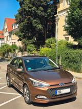 Hyundai i20 1.4l 100PS TÜV u. Service NEU- Scheckheft  - Hyundai i20 in Mannheim