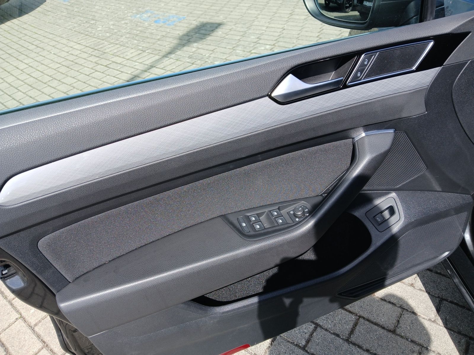 Fahrzeugabbildung Volkswagen Passat Variant TDI Business DSG LED AHK Navi ACC